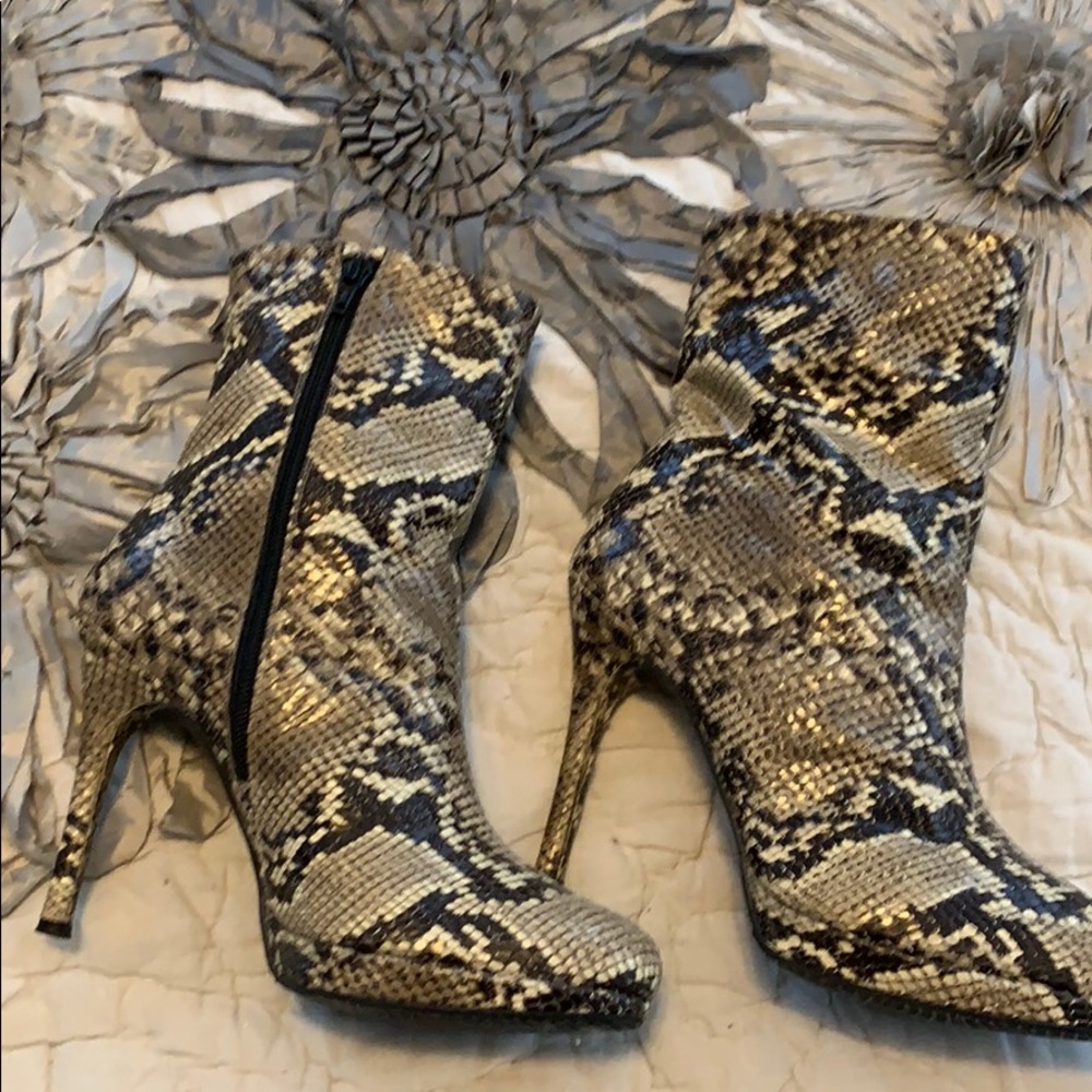 Stuart Weitzman Booties